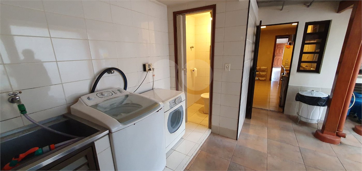 Sobrado à venda com 4 quartos, sendo 2 suítes, em Moema, São Paulo, SP