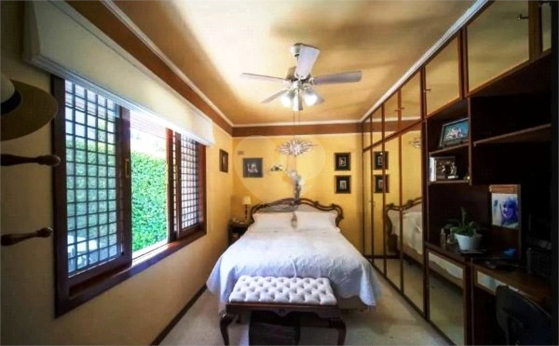 Casa à venda com 5 quartos, sendo 2 suítes,  em Jardim Everest, São Paulo, SP