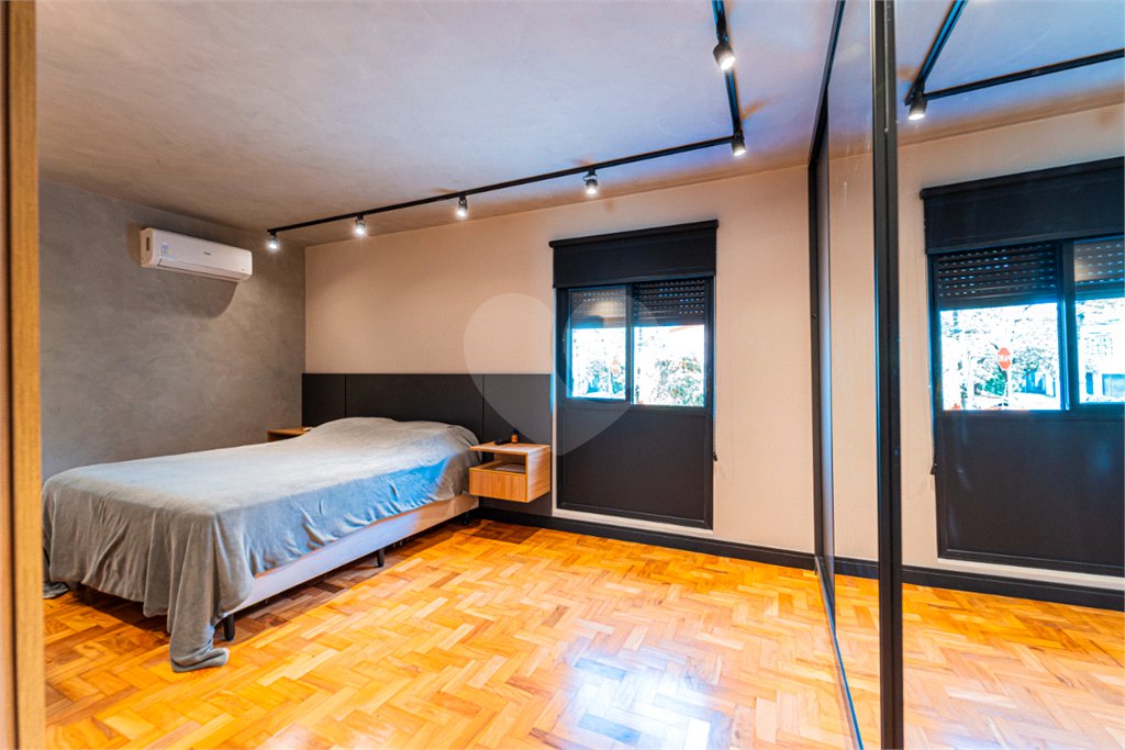 Sobrado à venda com 4 quartos, sendo 2 suítes, em Moema, São Paulo, SP