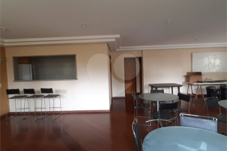 Apartamento à venda com 3 quartos, sendo 1 suíte, em Campo Belo, São Paulo, SP