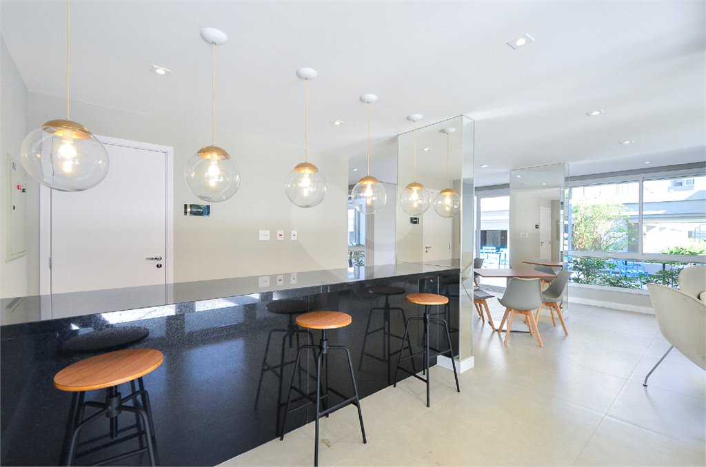 Apartamento à venda com 3 quartos, sendo 1 suíte, em Santo Amaro, São Paulo, SP