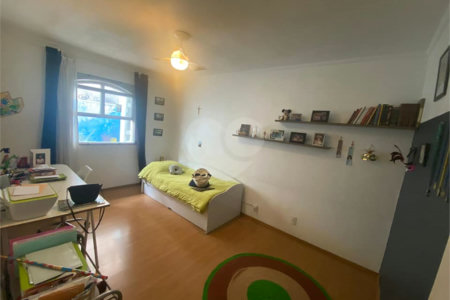 Casa Térrea à venda com 3 quartos, sendo 1 suíte, em Vila Nivi, São Paulo, SP