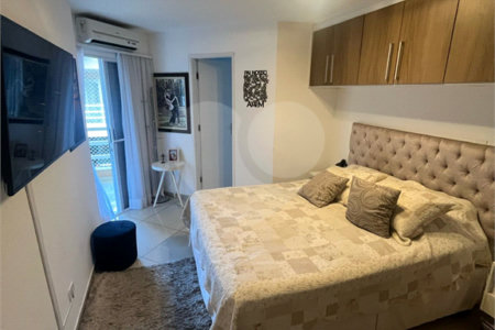 Casa à venda com 3 quartos, sendo 1 suíte, no condomínio Residencial Villagio Vitória, Guarulhos - SP