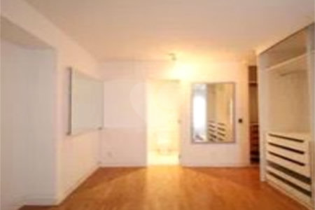 Apartamento à venda com 3 quartos, sendo 2 suítes,  em Paraíso do Morumbi, São Paulo, SP