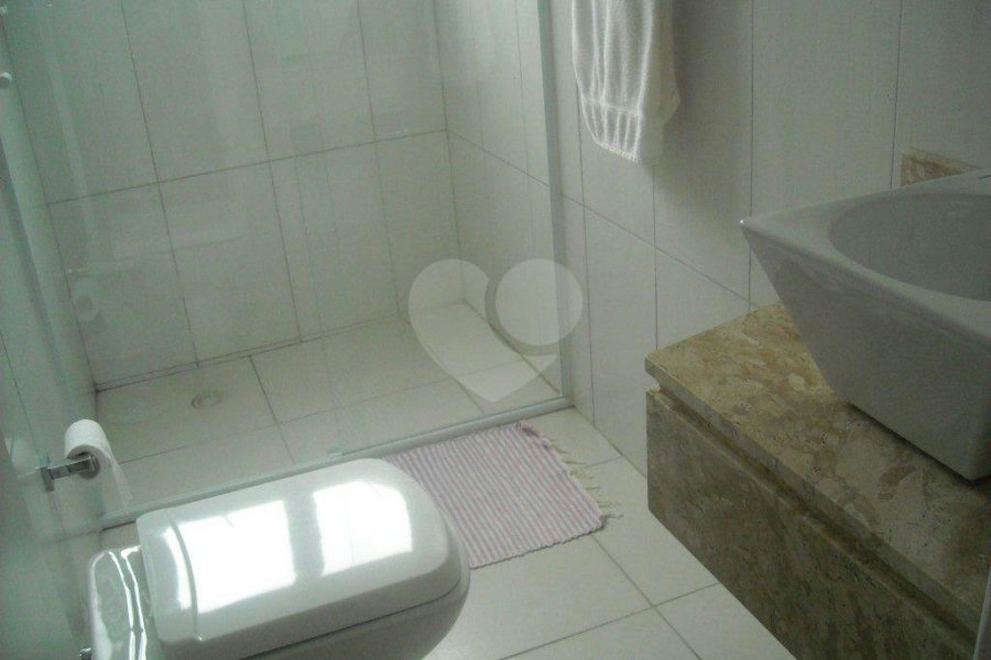 Apartamento à venda com 4 quartos, sendo 1 suíte, em Enseada, Guarujá, SP