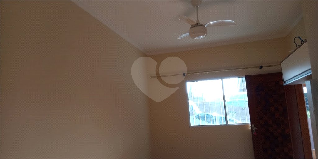 Linda casa em condomínio fechado com 2 Dormitórios.