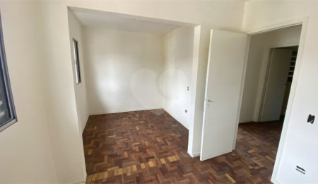 Sobrado à venda com 3 quartos, sendo 1 suíte,  em Interlagos, São Paulo, SP