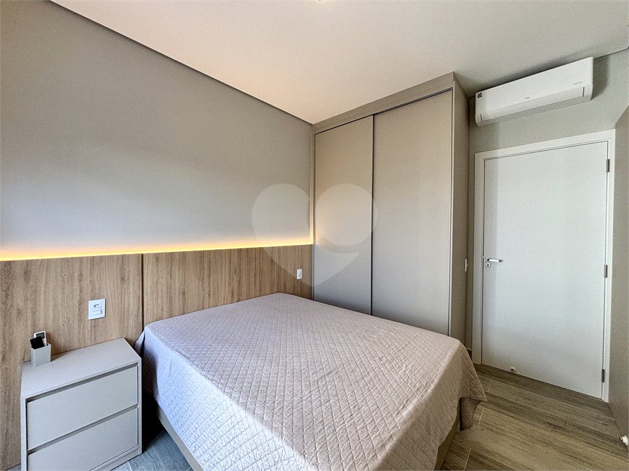 Indaiatuba - Sp - Condominio Maria Candida - R$ 2.250.000,00 - 3 suítes, sendo 1 master com closet e banheiro com duas cubas e dois chuveiros - Escritório - Piscina em Alvenaria aquecida e Hidro com Iluminação - Ar Condicionado instalado em todos os quartos, escritorio, sala e area gourmet