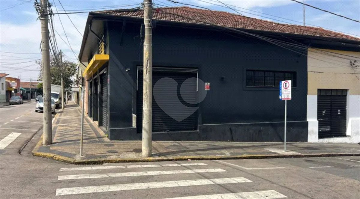 Salão Comercial para Locação | Esquina no Centro de Salto/SP