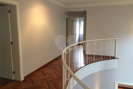 Casa à venda com 4 quartos, sendo 2 suítes, no condomínio Residencial Morumbi, São Paulo - SP