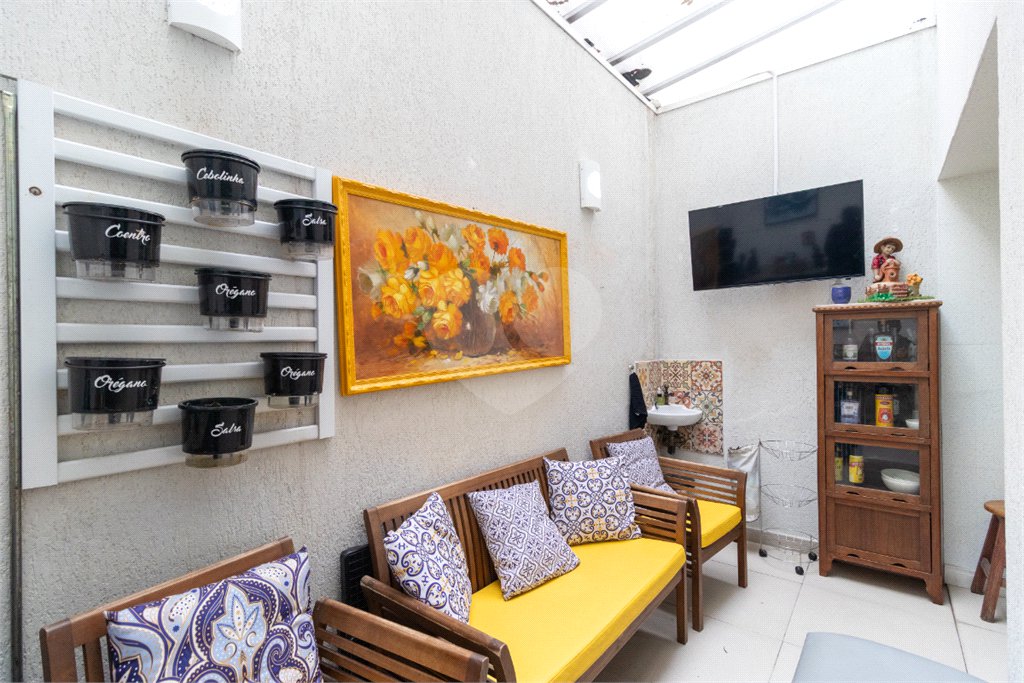 Casa à venda com 3 quartos, sendo 1 suíte, no condomínio Orquideas, São Paulo - SP