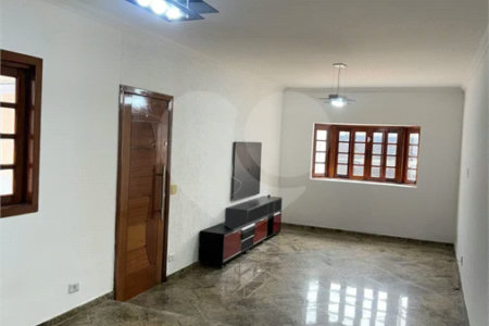 Sobrado à venda ou para alugar com 3 suítes em Vila Sônia, São Paulo, SP