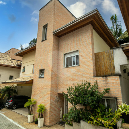 Casa à venda com 5 quartos, sendo 4 suítes, no condomínio Villa de Monterey, São Paulo - SP