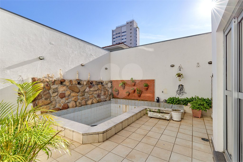 Sobrado à venda com 4 quartos, sendo 1 suíte, em Brooklin Novo, São Paulo, SP
