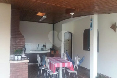 Casa à venda com 3 quartos no Centro, Iperó, SP