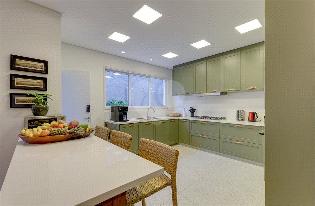 Casa Térrea à venda ou para alugar com 4 suítes em Alto da Boa Vista, São Paulo, SP