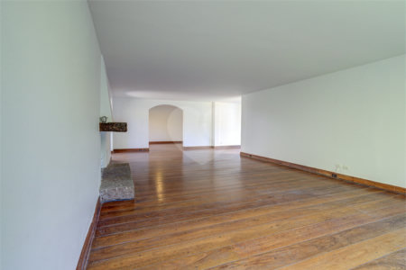 Casa para alugar com 5 quartos, sendo 3 suítes, no condomínio Chácara Flora, São Paulo - SP