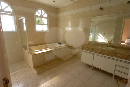 Casa à venda com 5 quartos, sendo 3 suítes, no condomínio Vinhas da Vista Alegre - Lado Sede, Vinhedo - SP