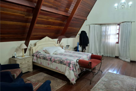 Sobrado à venda com 4 quartos, sendo 2 suítes,  em Jardim Leonor, São Paulo, SP