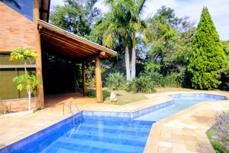 Casa à venda com 4 suítes no condomínio Estância Marambaia, Vinhedo - SP
