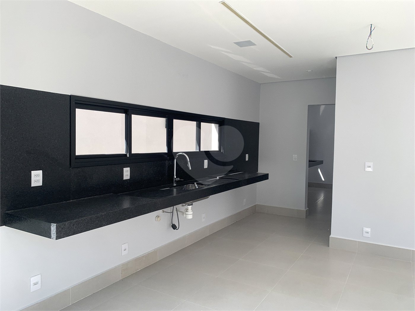 Casa à venda ou para alugar com 4 quartos, sendo 3 suítes, no condomínio Alphaville Nova Esplanada 1, Votorantim - SP