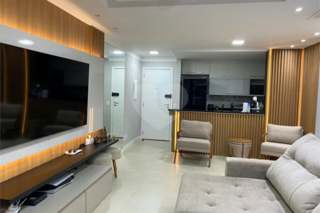 Apartamento à venda com 2 quartos, sendo 1 suíte,  em Vila Leonor, São Paulo, SP