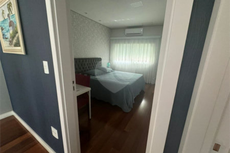 Sobrado à venda com 5 quartos, sendo 3 suítes, em Vila Nivi, São Paulo, SP
