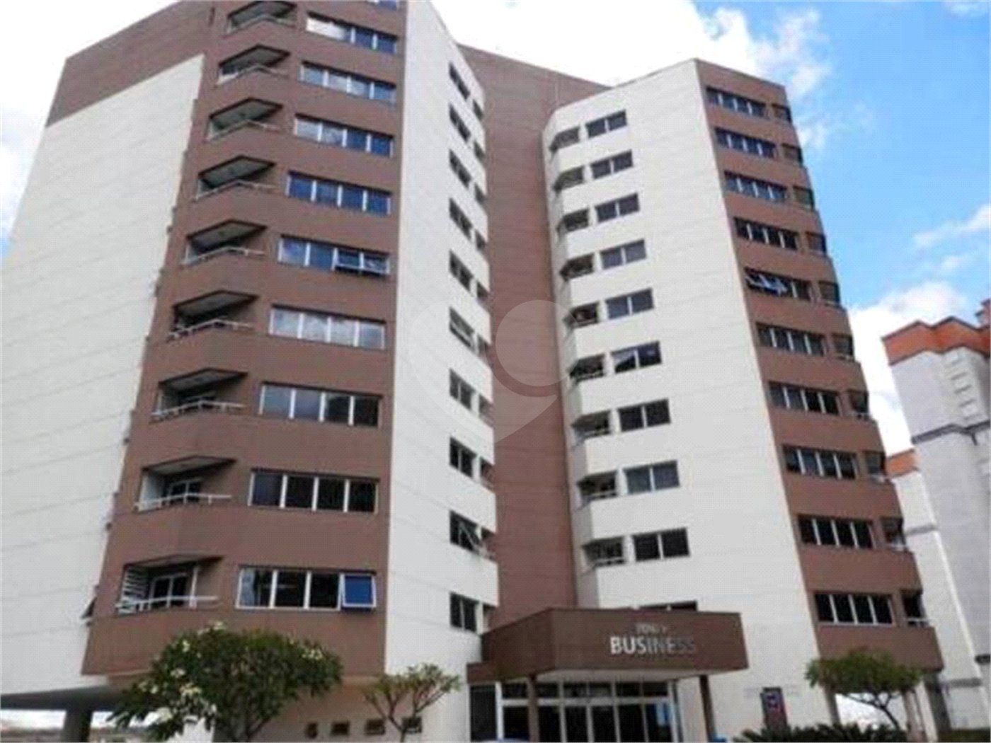 Indaiatuba - Torre Business -Venda e Locação - Escritório e WC , com area util de 39.16m² -R$ 385.000,00- Locação - R$ 2.600,00, mais condominio de R$ 317,,48 - iptu de R$ 110,63 - condominio para venda - R$ 503,86 - Complexo Office Premium de 3 torres de salas comerciais, um shopping