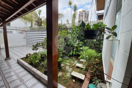 Sobrado à venda com 3 quartos, sendo 1 suíte,  em Jardim Rizzo, São Paulo, SP
