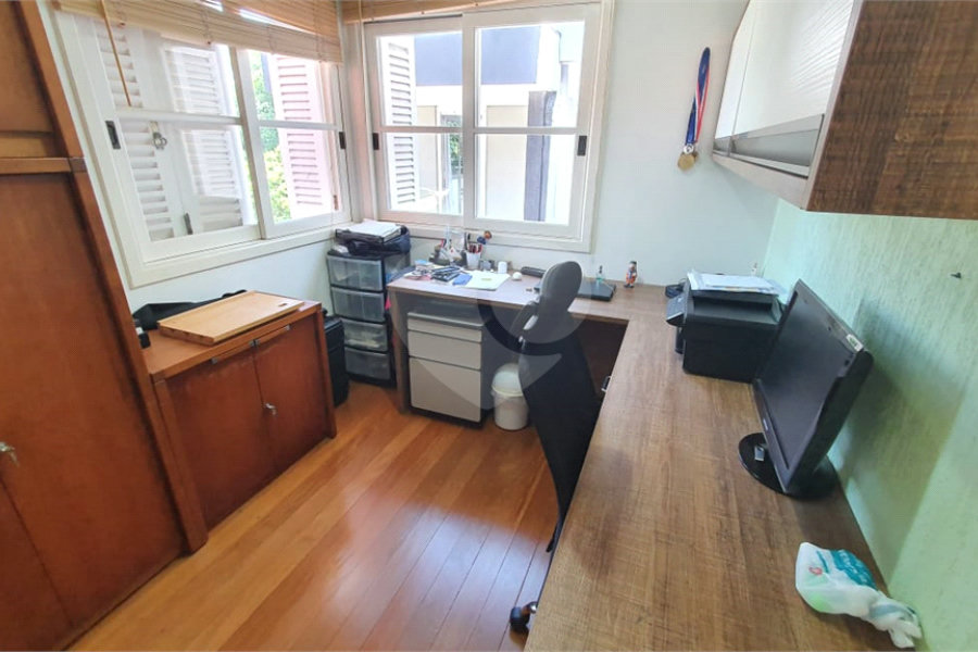 Casa à venda com 3 quartos, sendo 2 suítes, no condomínio Cond Jardim Itatinga, São Paulo - SP