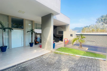 Casa à venda com 4 quartos, sendo 3 suítes, no condomínio Marc Ferez, Rio de Janeiro - RJ