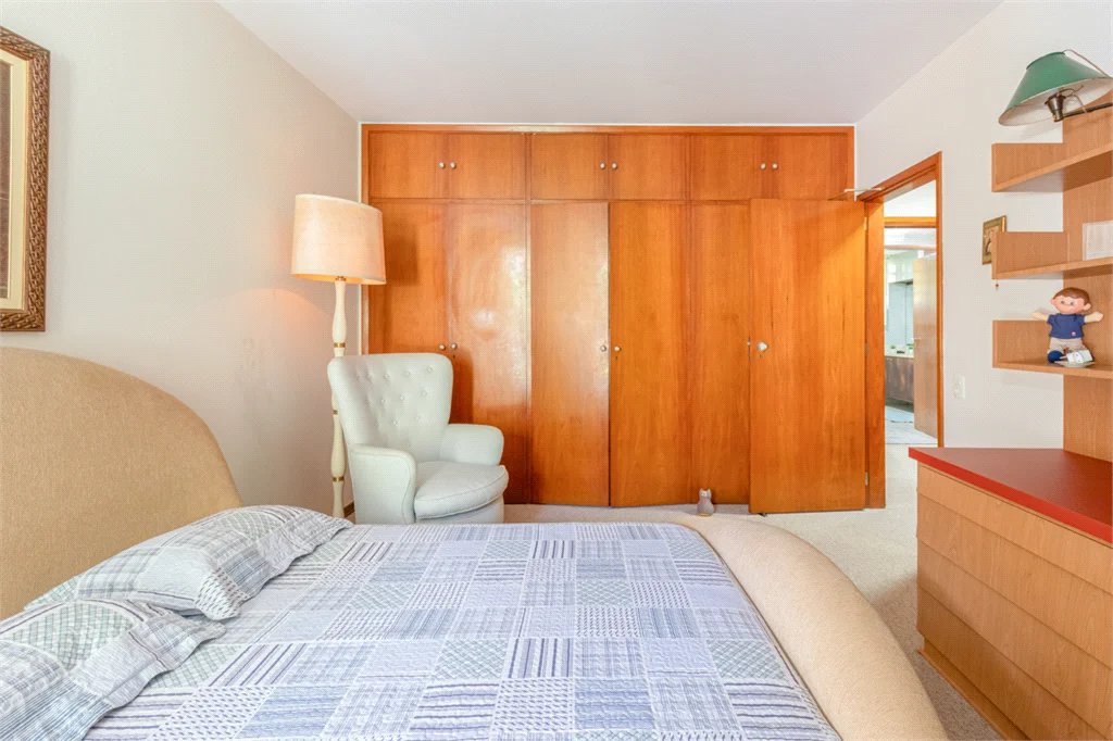 Casa Térrea à venda com 4 quartos, sendo 2 suítes, em Alto de Pinheiros, São Paulo, SP