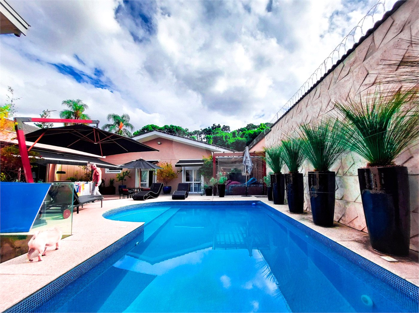Casa à venda com 4 suítes em Horto, São Paulo, SP