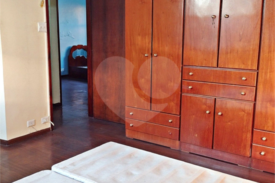 Casa à venda com 4 quartos, sendo 1 suíte, em Vila Germinal, São Paulo, SP