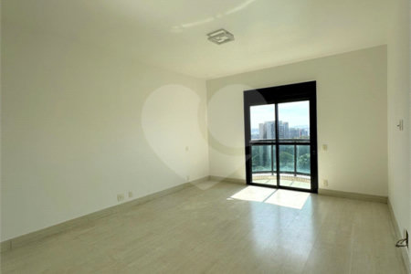 Apartamento à venda com 3 suítes em Vila Suzana, São Paulo, SP