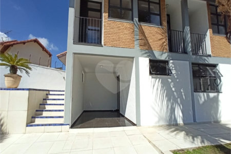 Sobrado para alugar com 3 quartos, sendo 1 suíte,  em Vila Oliveira, Mogi das Cruzes, SP