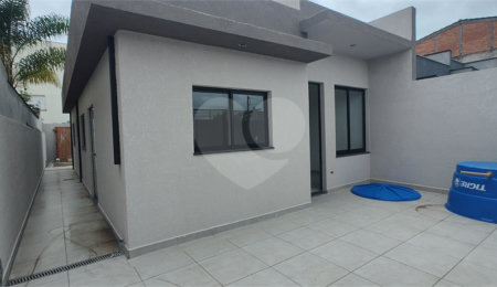 Casa Térrea à venda com 3 quartos, sendo 1 suíte,  em Nova Cerejeira, Atibaia, SP