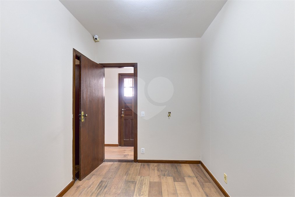 Casa Térrea à venda com 4 quartos, sendo 2 suítes, em Alto da Boa Vista, São Paulo, SP