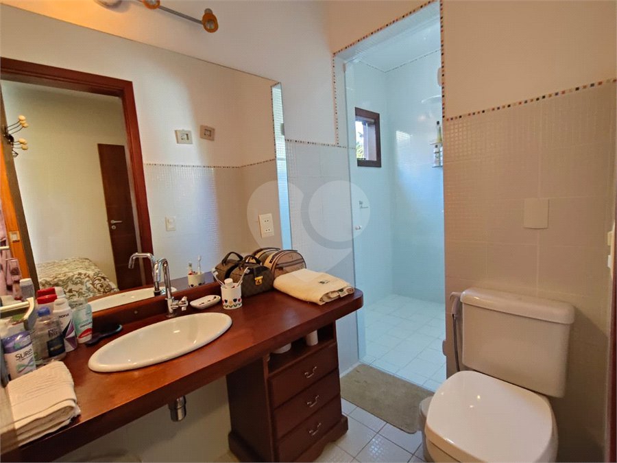 Casa à venda com 7 quartos, sendo 4 suítes, no condomínio Riviera de Santa Cristina XIII, Paranapanema - SP