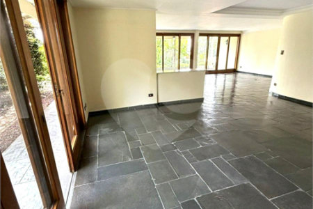 Sobrado à venda com 5 quartos, sendo 3 suítes,  em Jardim Leonor, São Paulo, SP