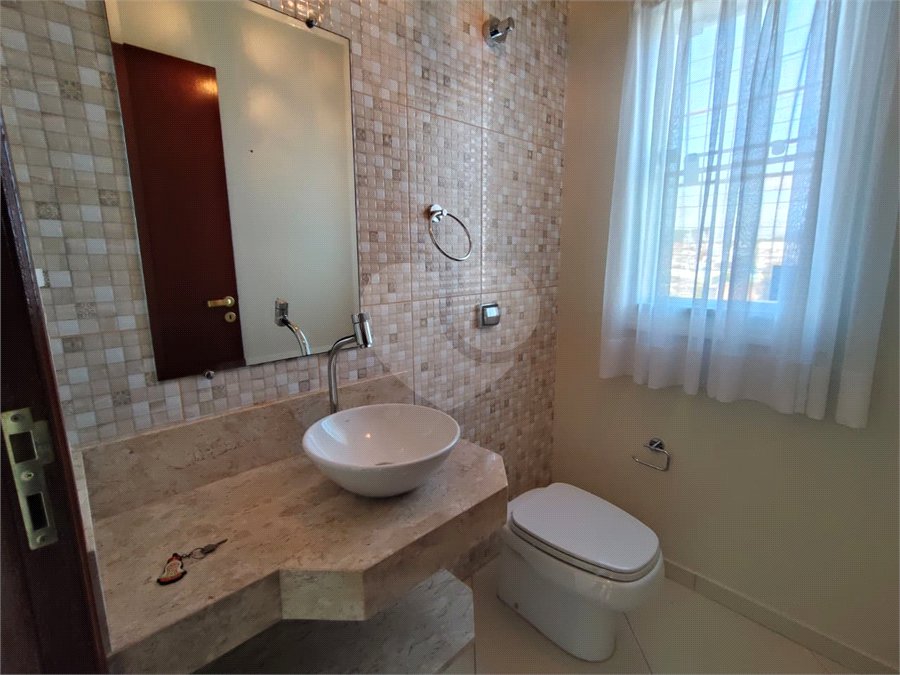 Sobrado à venda ou para alugar com 3 quartos, sendo 1 suíte,  em Jardim Itália, Itapetininga, SP