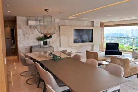 Apartamento à venda com 3 suítes em Moema, São Paulo, SP