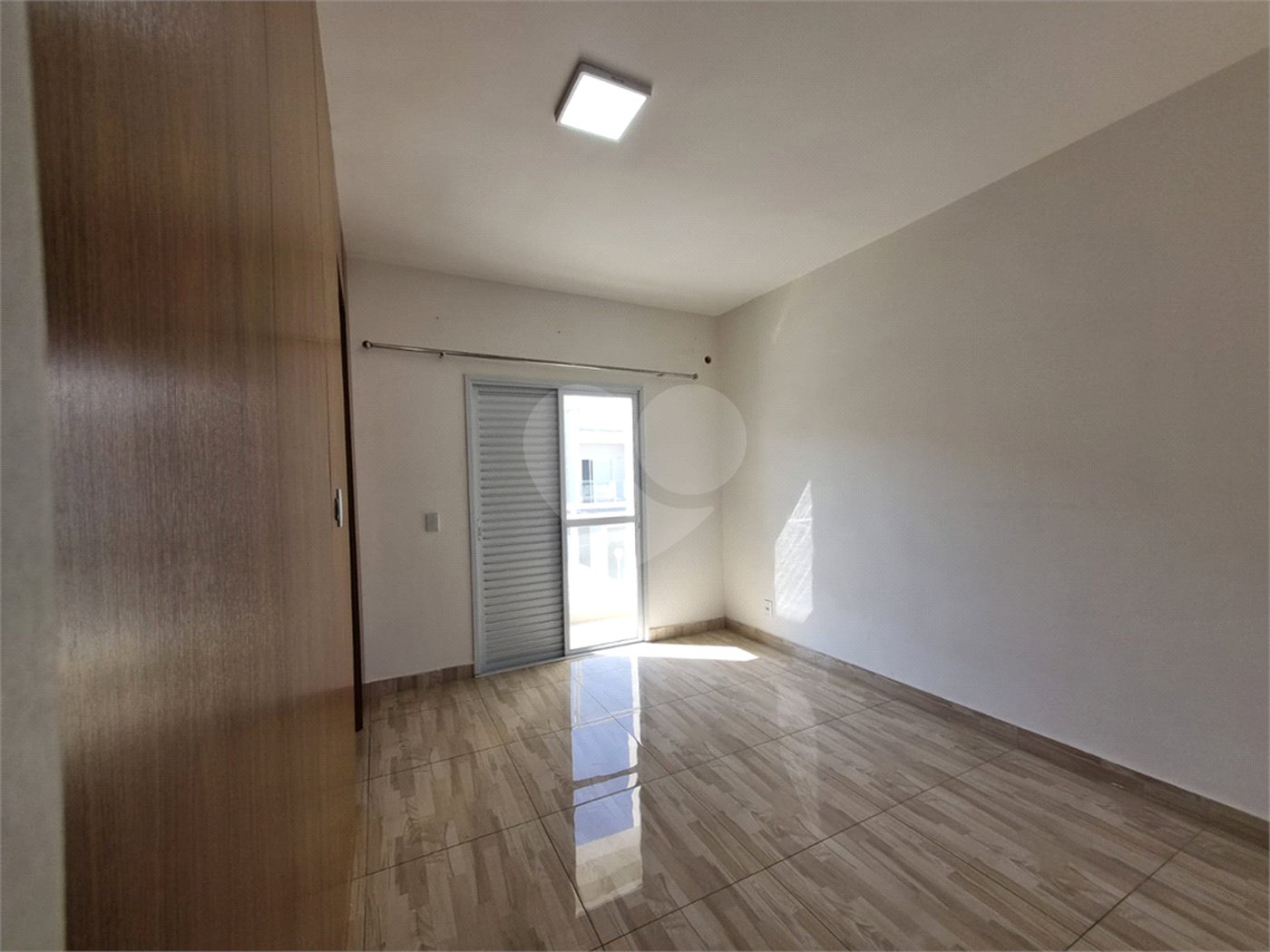 Casa à venda com 3 quartos, sendo 1 suíte, no condomínio Residencial Américo Figueiredo, Sorocaba - SP