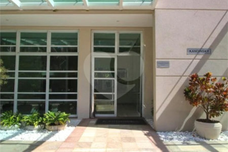 Apartamento à venda com 3 suítes em Vila Suzana, São Paulo, SP