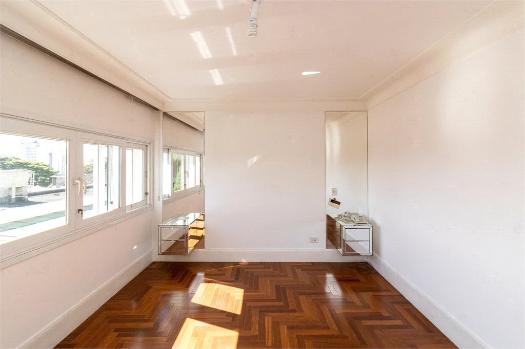 Sobrado à venda com 6 quartos, sendo 4 suítes, em Alto da Lapa, São Paulo, SP