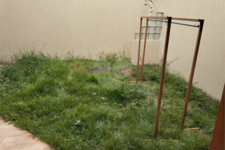 Casa à venda com 3 quartos, sendo 1 suíte,  no condomínio Vila Aracoara, Araraquara - SP