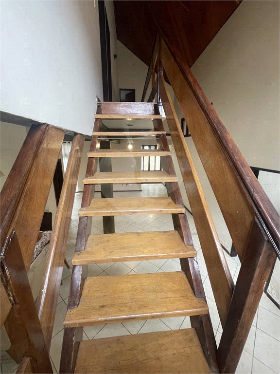 Casa à venda com 5 quartos, sendo 3 suítes, no condomínio Recanto das Palmeiras, Rio de Janeiro - RJ