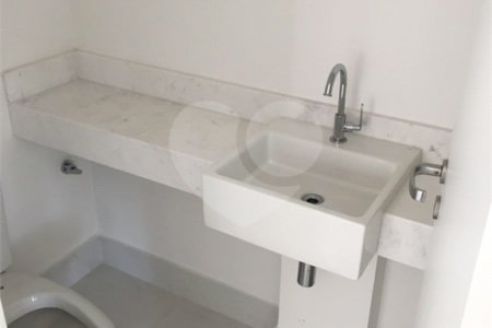 Apartamento à venda com 3 suítes em Campo Belo, São Paulo, SP