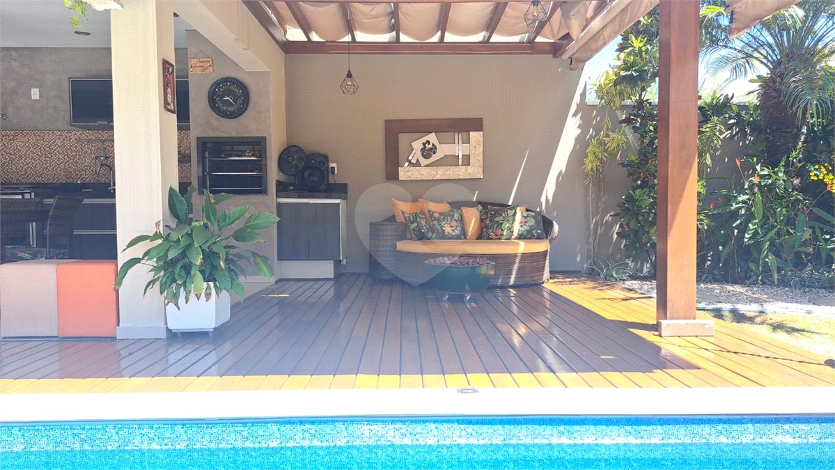 Casa à venda com 4 quartos, sendo 3 suítes,  no condomínio Res. Luzern, Campinas - SP