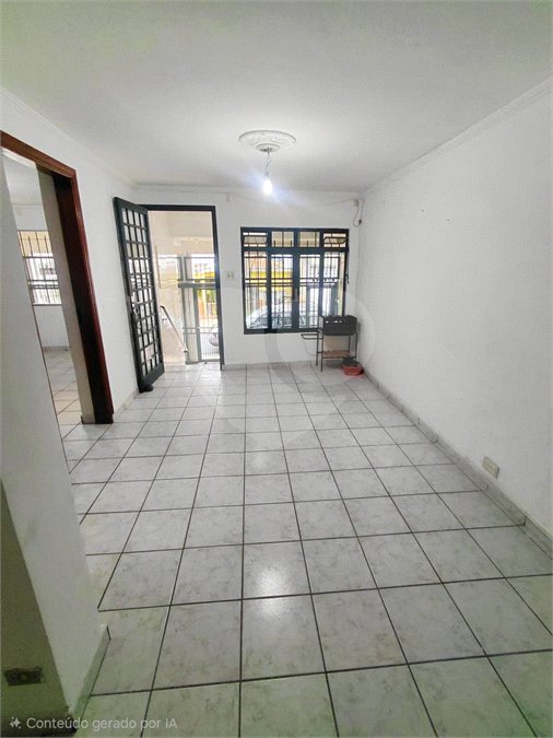 Sobrado à venda com 3 quartos, sendo 1 suíte, em Vila Constança, São Paulo, SP